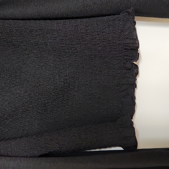 Off the shoulder top. Long slight sheer sleeves. Never worn - Picture 5 of 8